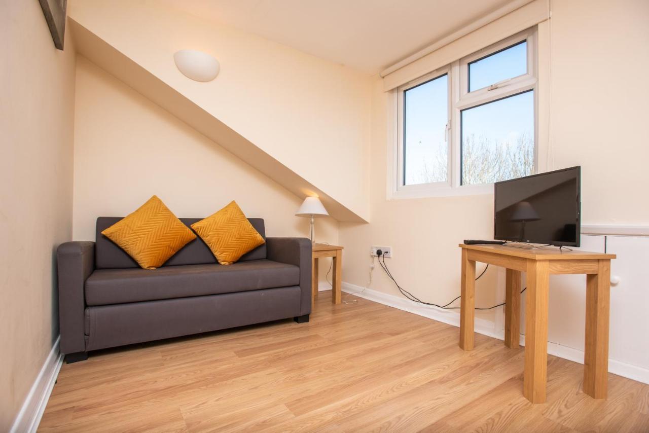 Cowley Spacious Flat With Parking, Oxford Eksteriør bilde